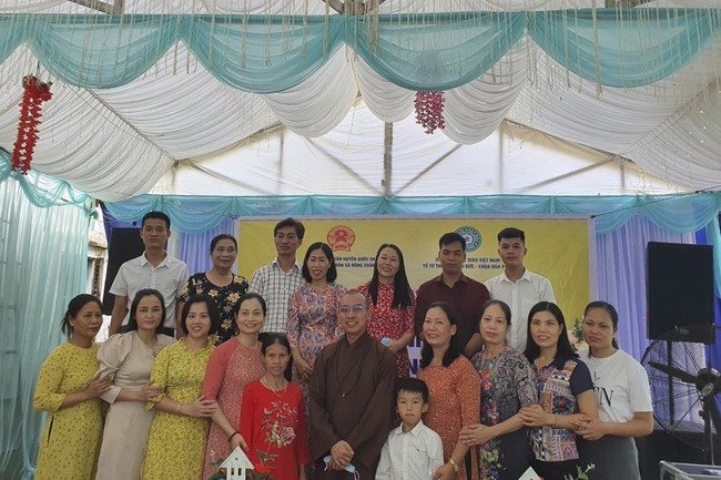 The Inauguration and Handover Ceremony House of Charity to the family Ms. Dinh Thi Dinh by Hoa Phuc Pagoda